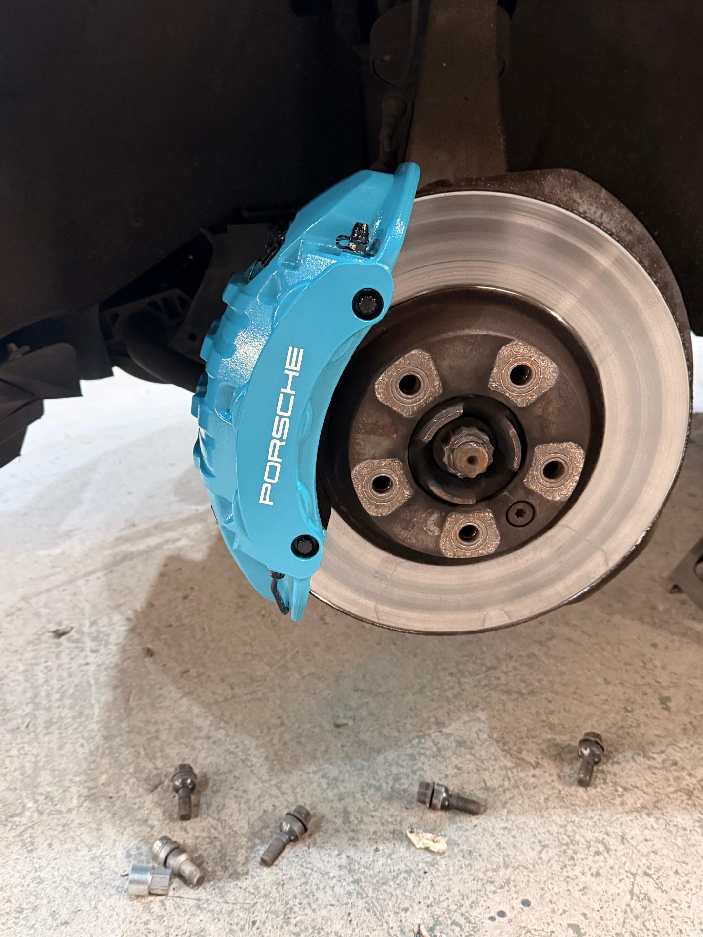 Porsche brake caliper before and after painting in blue by WheelMaster — after painting in blue
